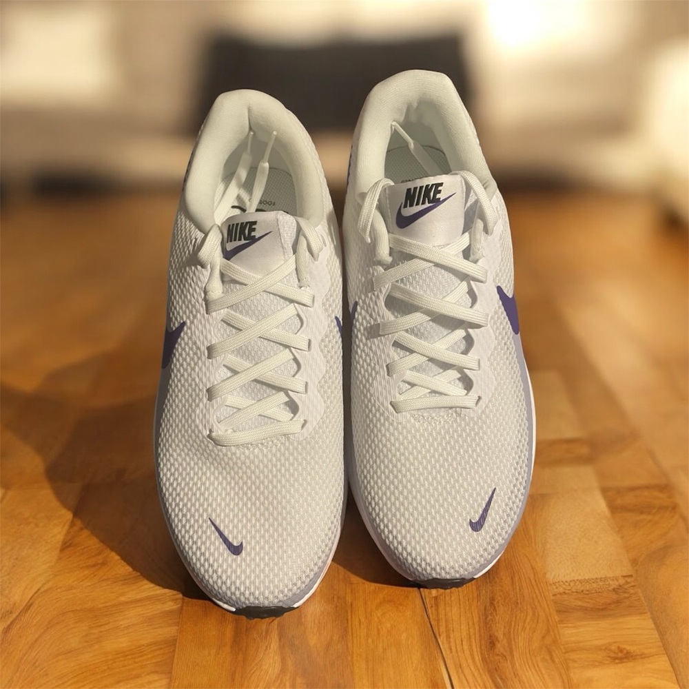 Nike Revolution White and Purple - Picture 2 of 9